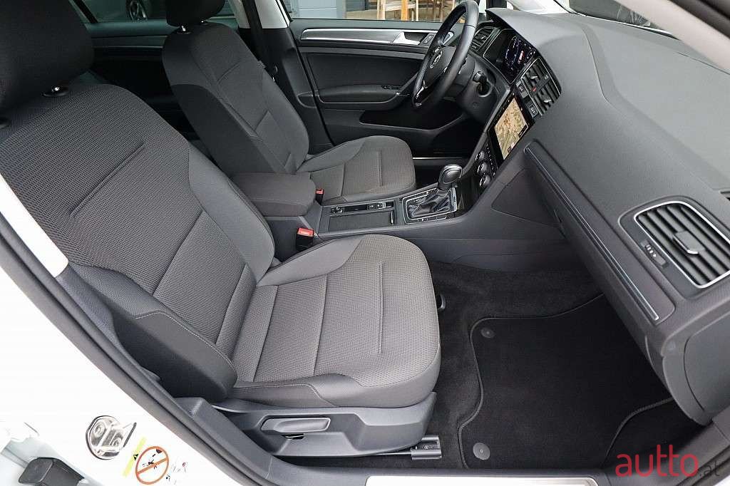 2020' Volkswagen Golf photo #6