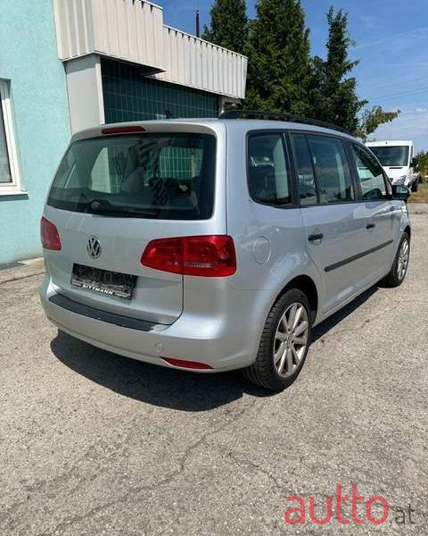 2014' Volkswagen Touran photo #3