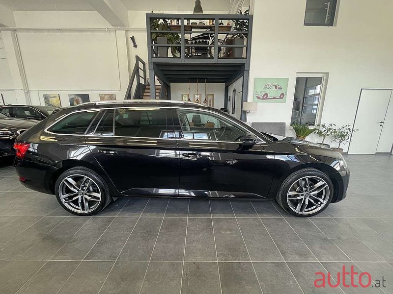 2020' Skoda Superb photo #4