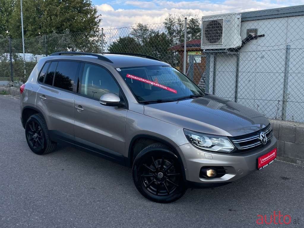 2012' Volkswagen Tiguan photo #5
