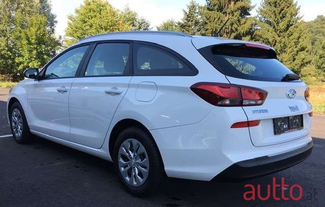 2020' Hyundai i30 photo #6