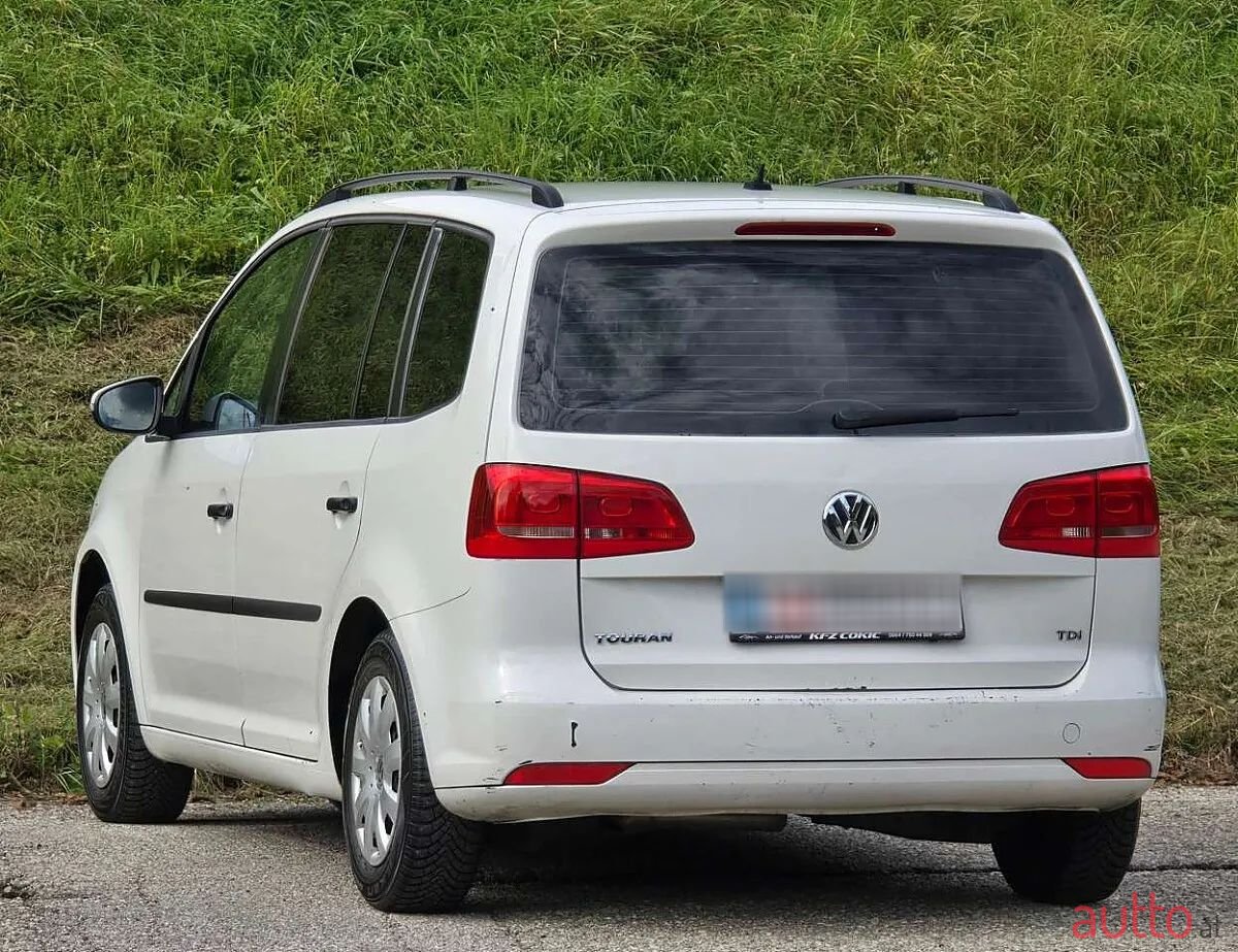 2013' Volkswagen Touran photo #3