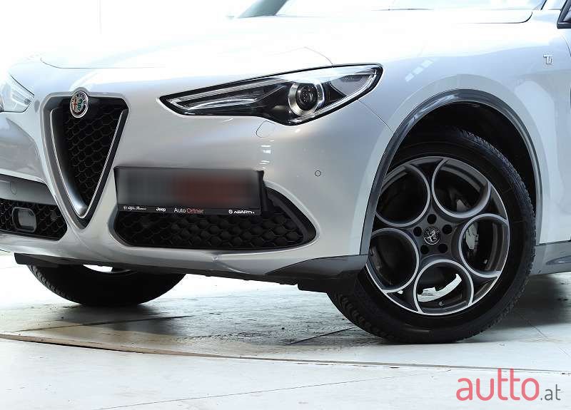 2022' Alfa Romeo Stelvio photo #2