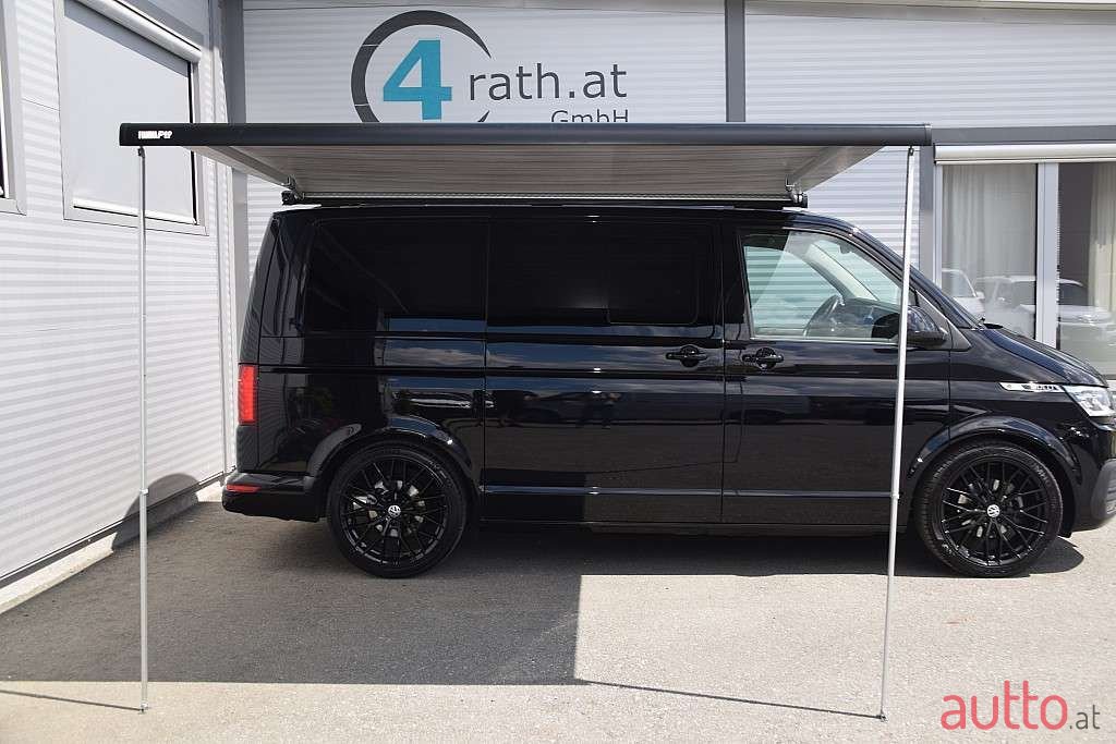 2019' Volkswagen Caravelle photo #3