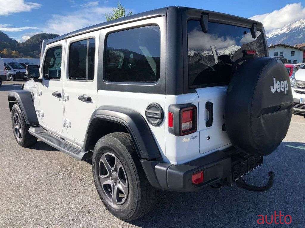 2019' Jeep Wrangler photo #5
