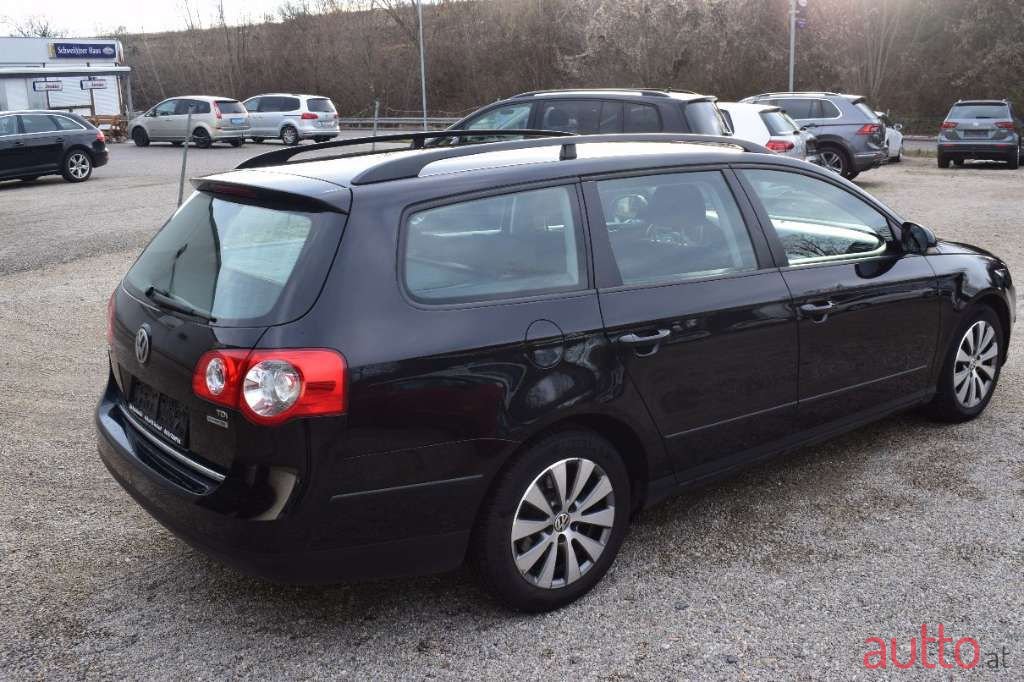 2009' Volkswagen Passat photo #4