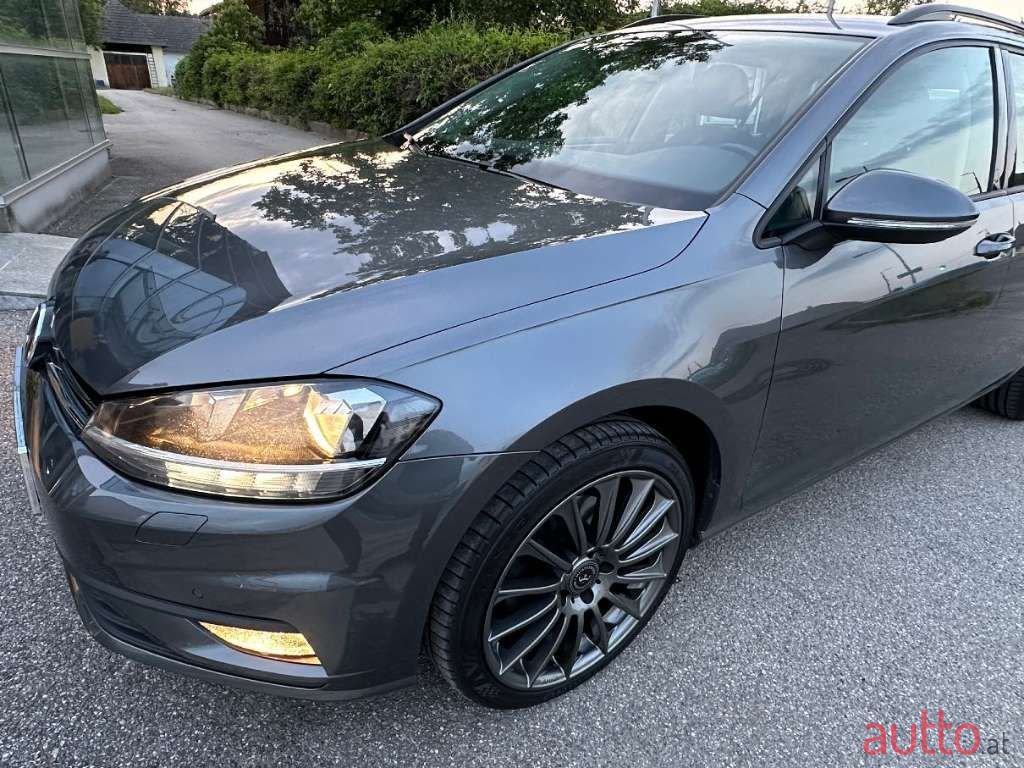 2017' Volkswagen Golf photo #6