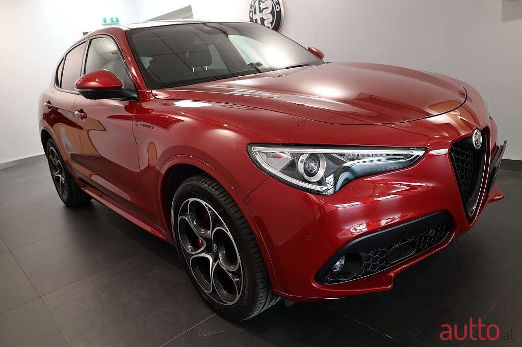2020' Alfa Romeo Stelvio photo #3