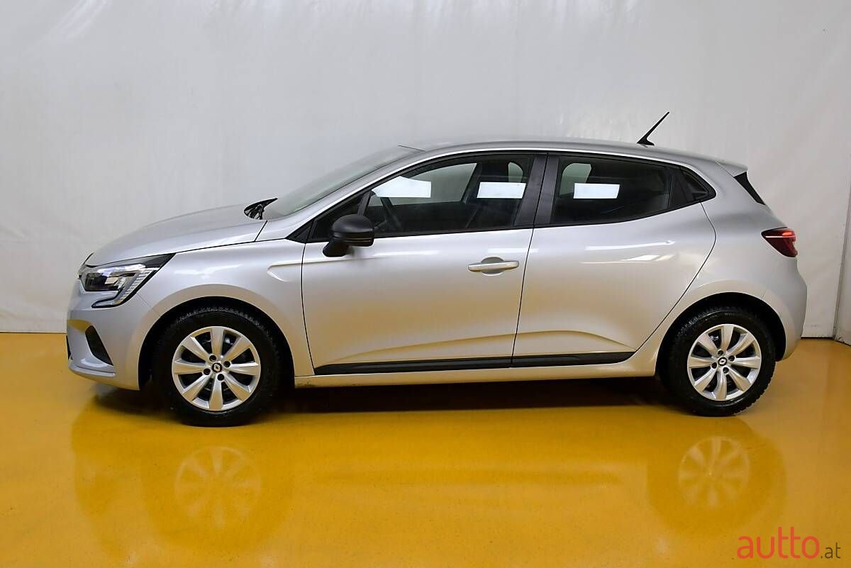 2021' Renault Clio photo #3