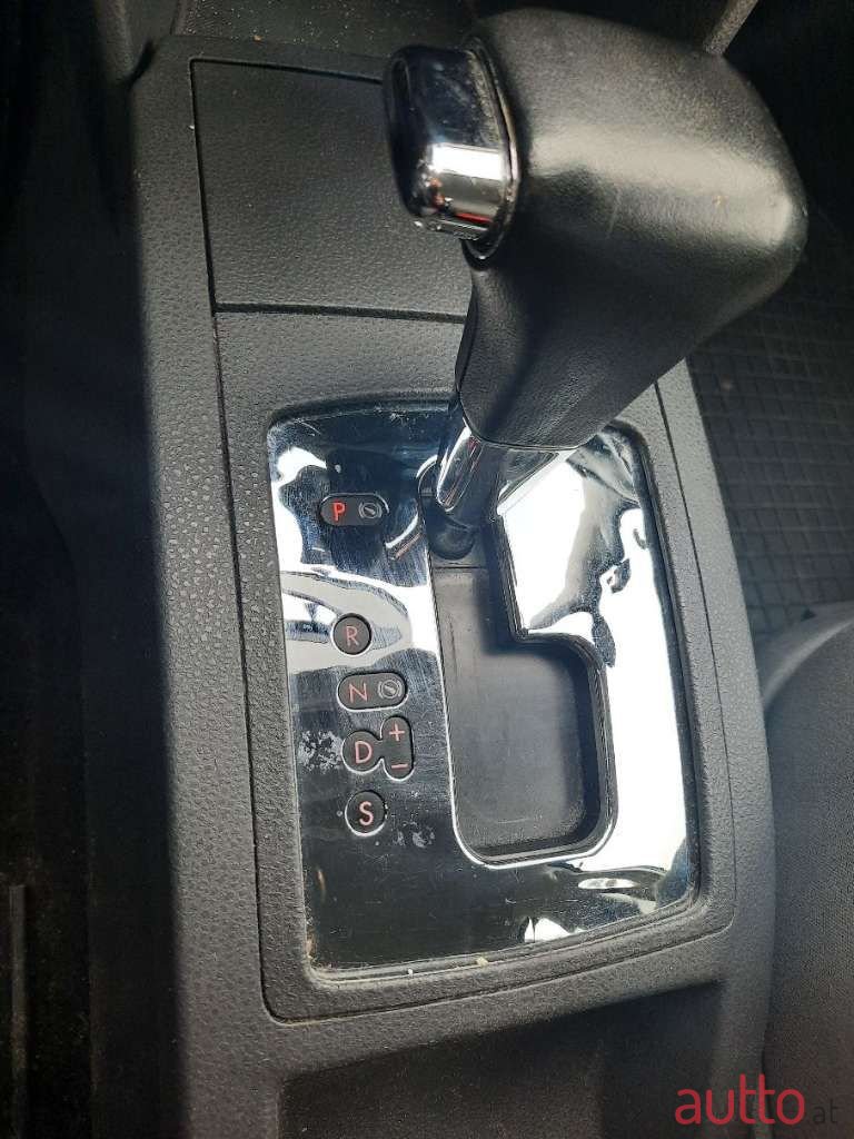 2008' Volkswagen Polo photo #5