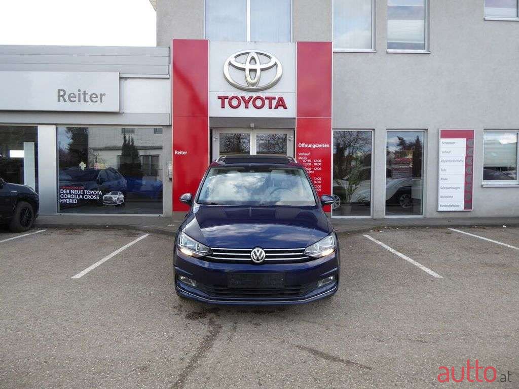 2017' Volkswagen Touran photo #1