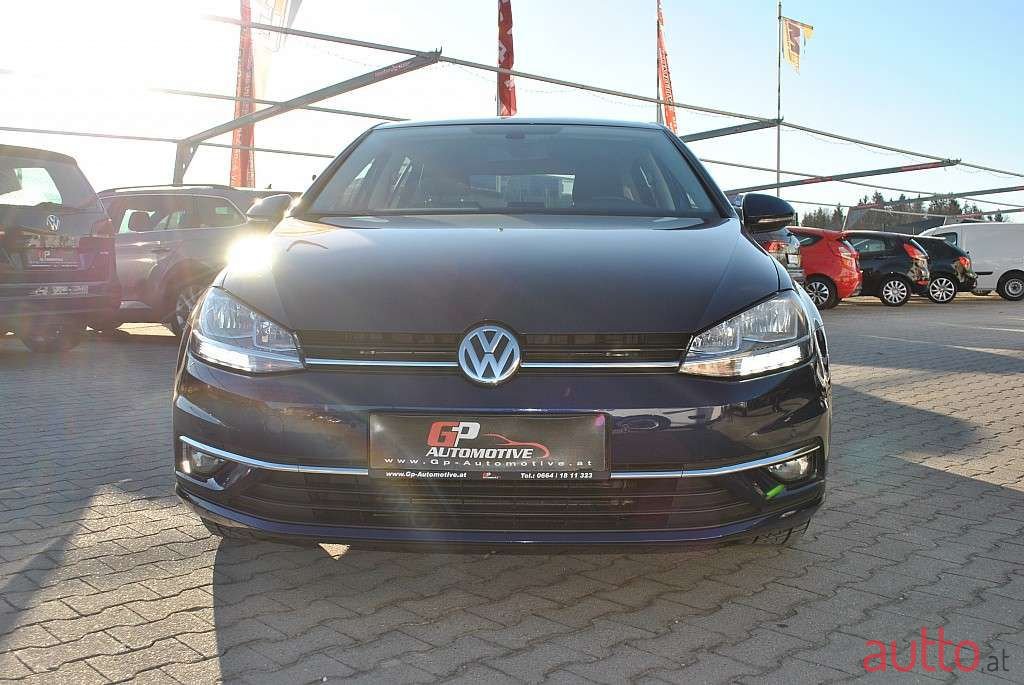 2019' Volkswagen Golf photo #6
