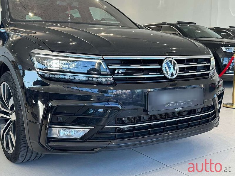 2017' Volkswagen Tiguan photo #6