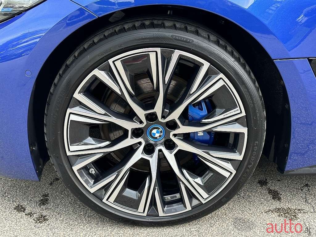 2022' BMW i4 photo #5