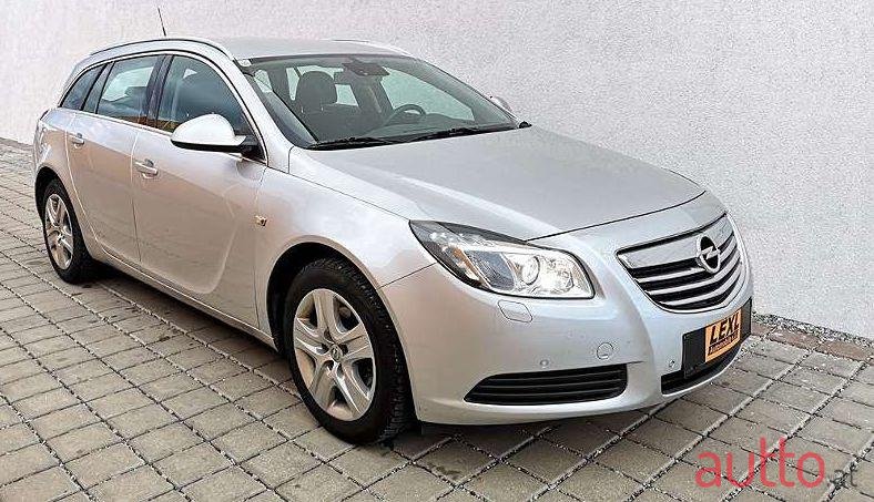 2010' Opel Insignia photo #1