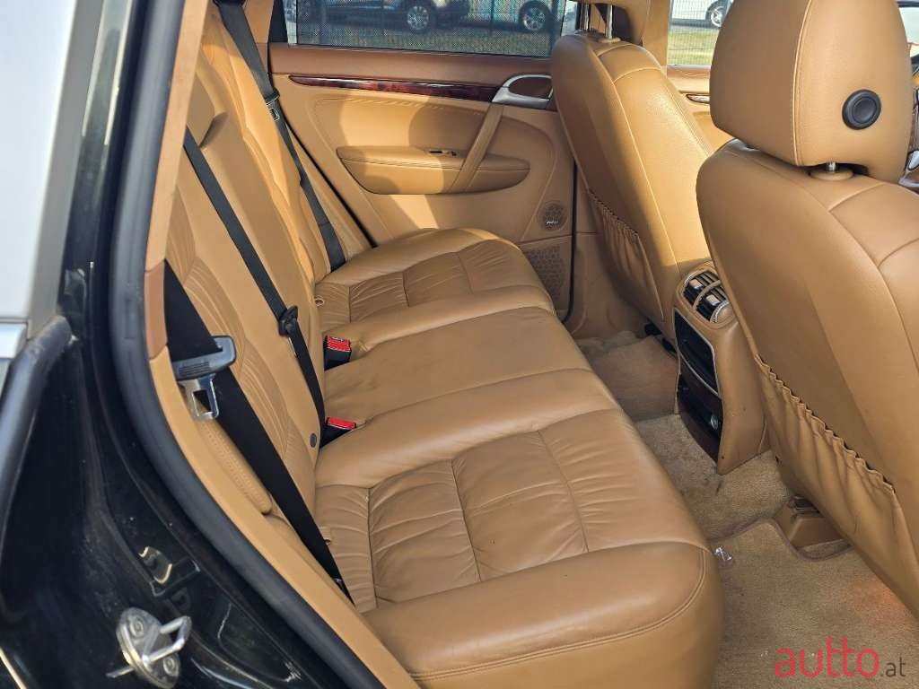 2009' Porsche Cayenne photo #6