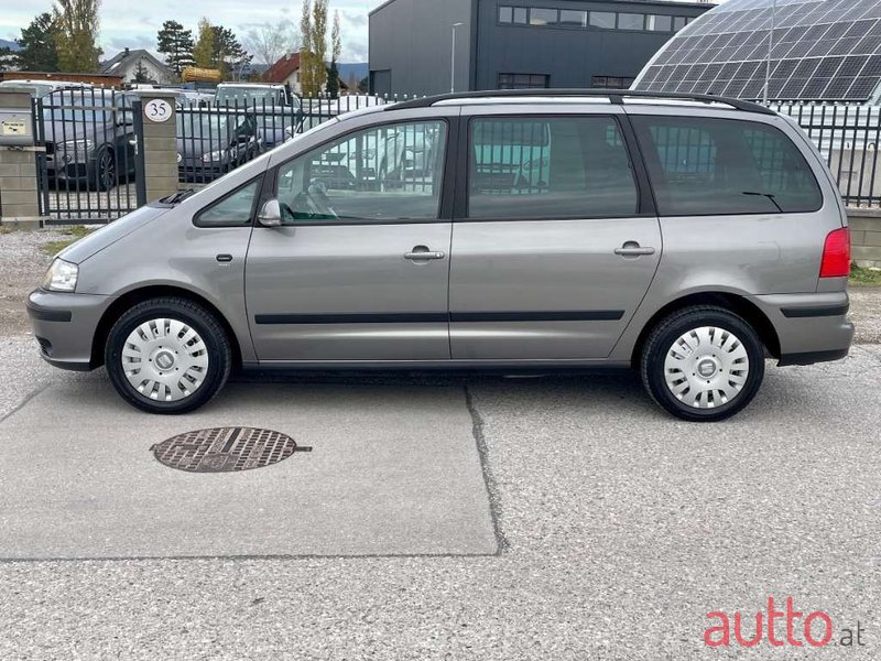 2010' SEAT Alhambra photo #4