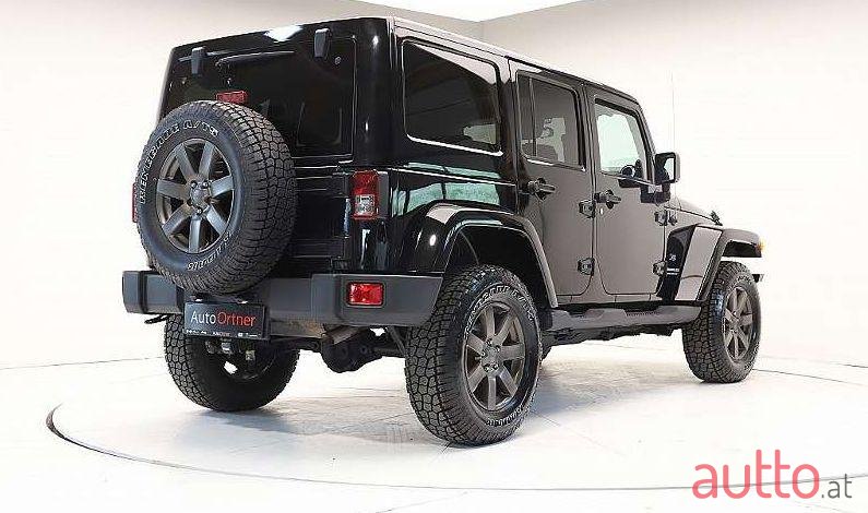 2011' Jeep Wrangler photo #2