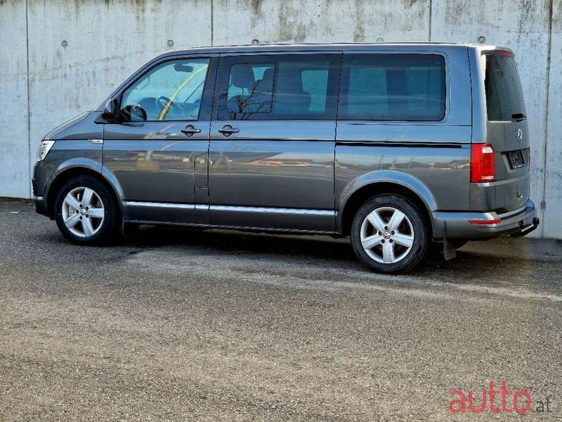 2016' Volkswagen Multivan photo #4