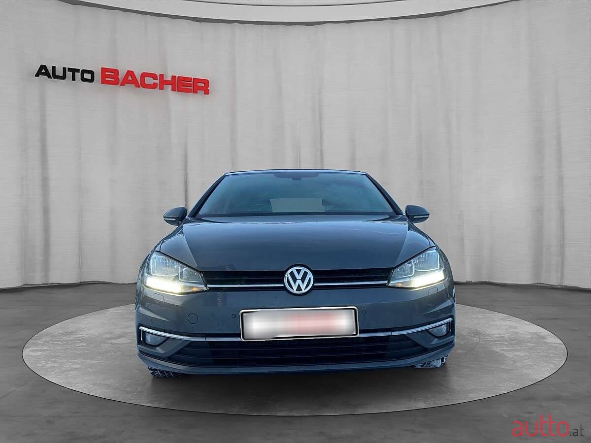 2019' Volkswagen Golf photo #2