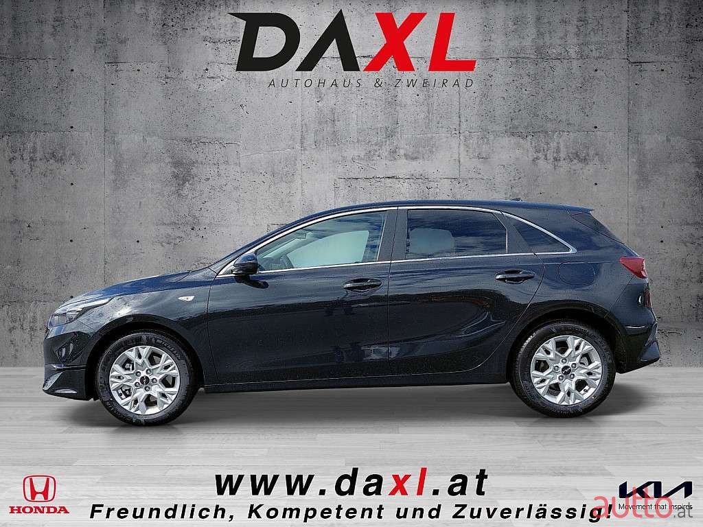 2023' Kia Ceed photo #2