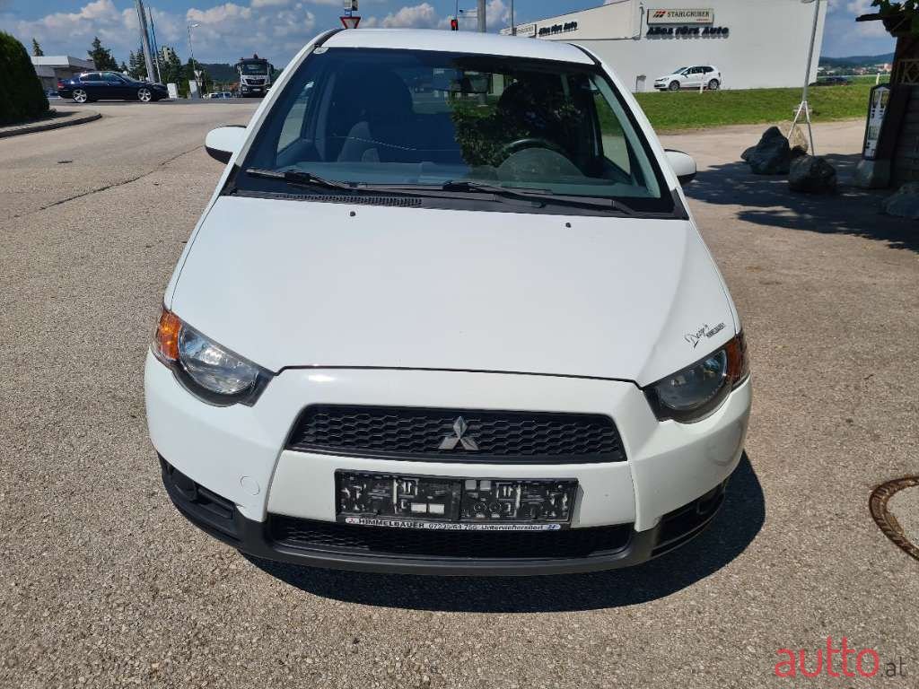 2011' Mitsubishi Colt photo #5