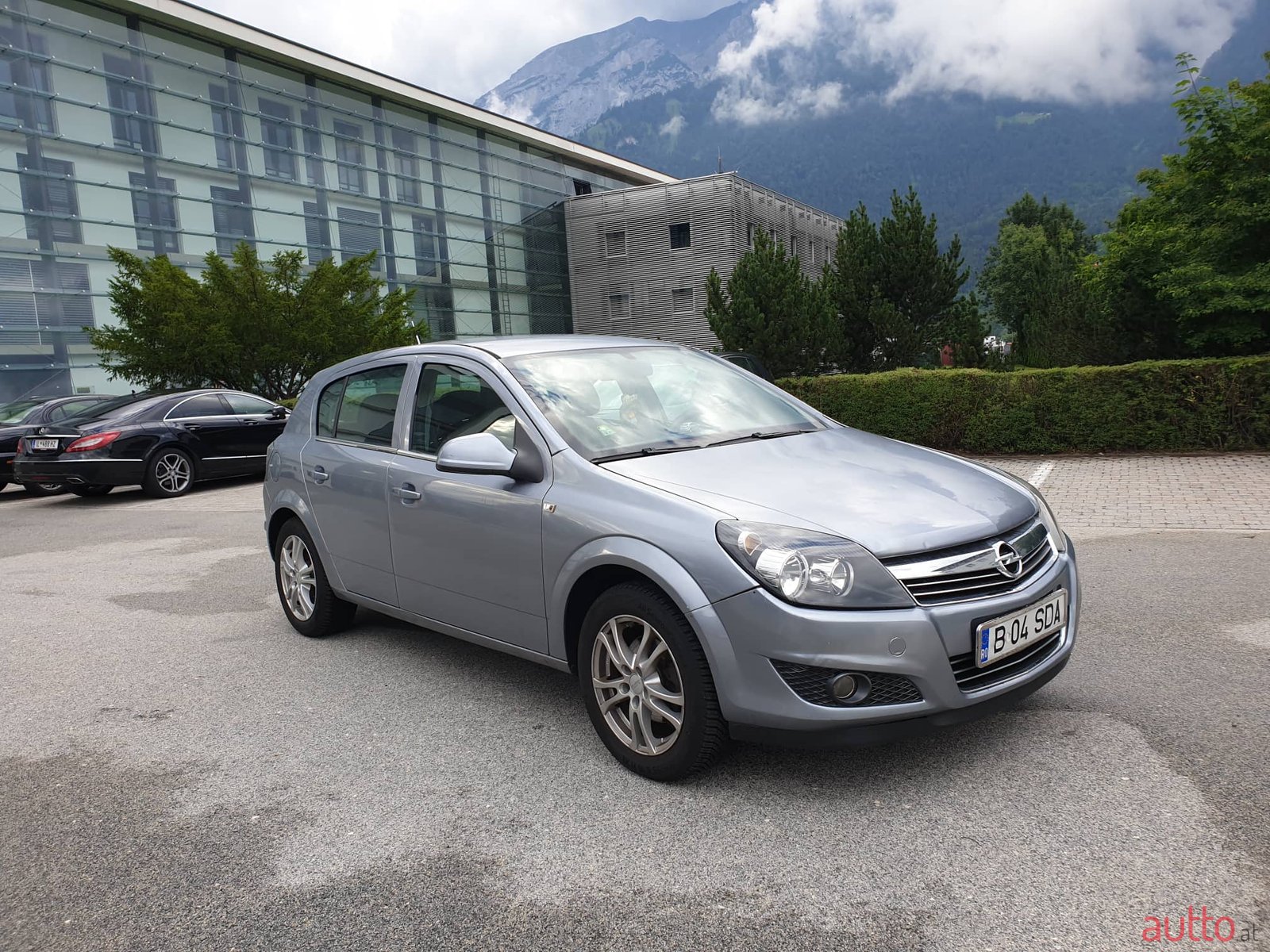 2011' Opel Astra H photo #1