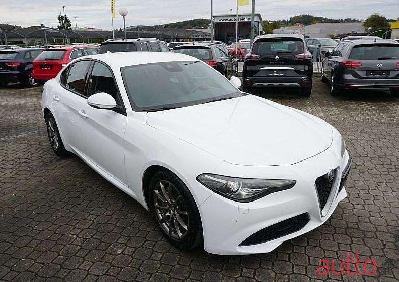 2017' Alfa Romeo Giulia photo #1