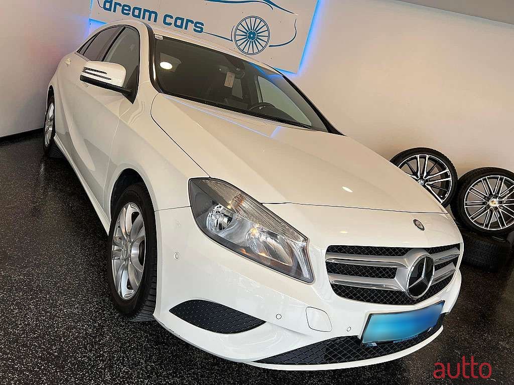 2013' Mercedes-Benz A-Klasse photo #2