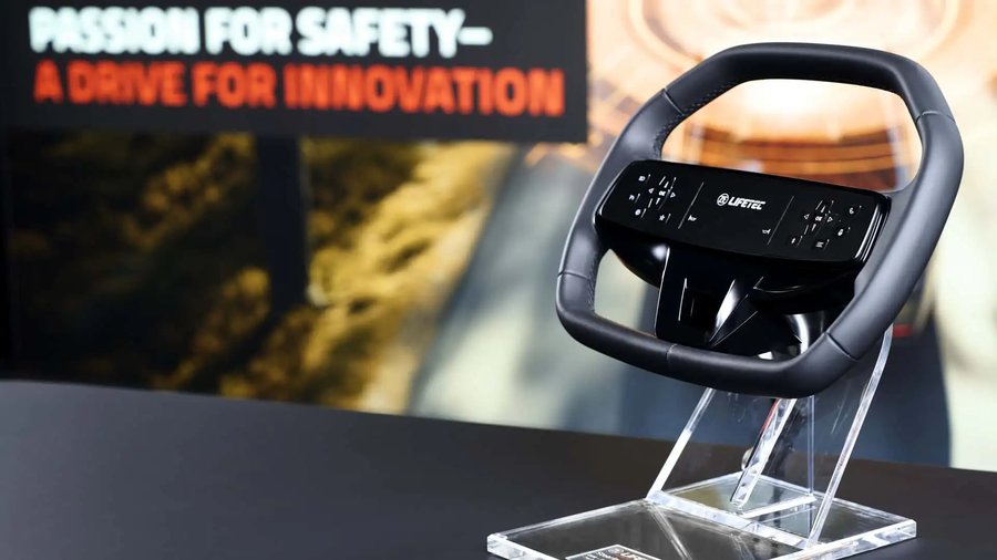 A Screen Inside a Steering Wheel Is Now Possible, Unfortunately