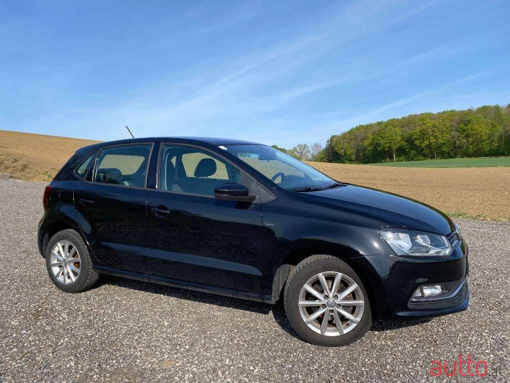 2015' Volkswagen Polo photo #3