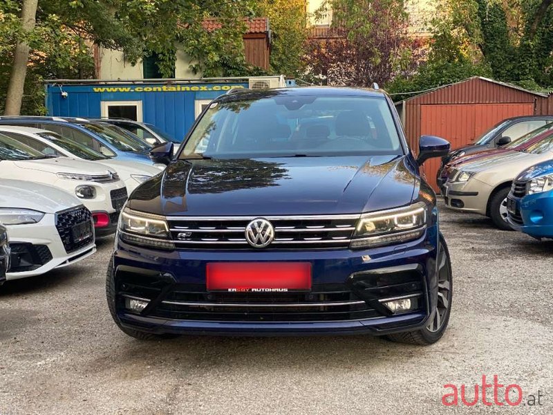 2017' Volkswagen Tiguan photo #4