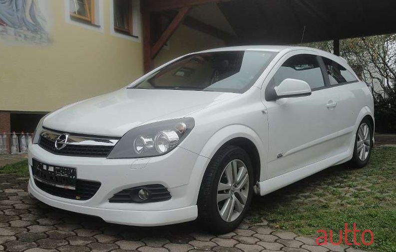 2011' Opel Astra photo #2