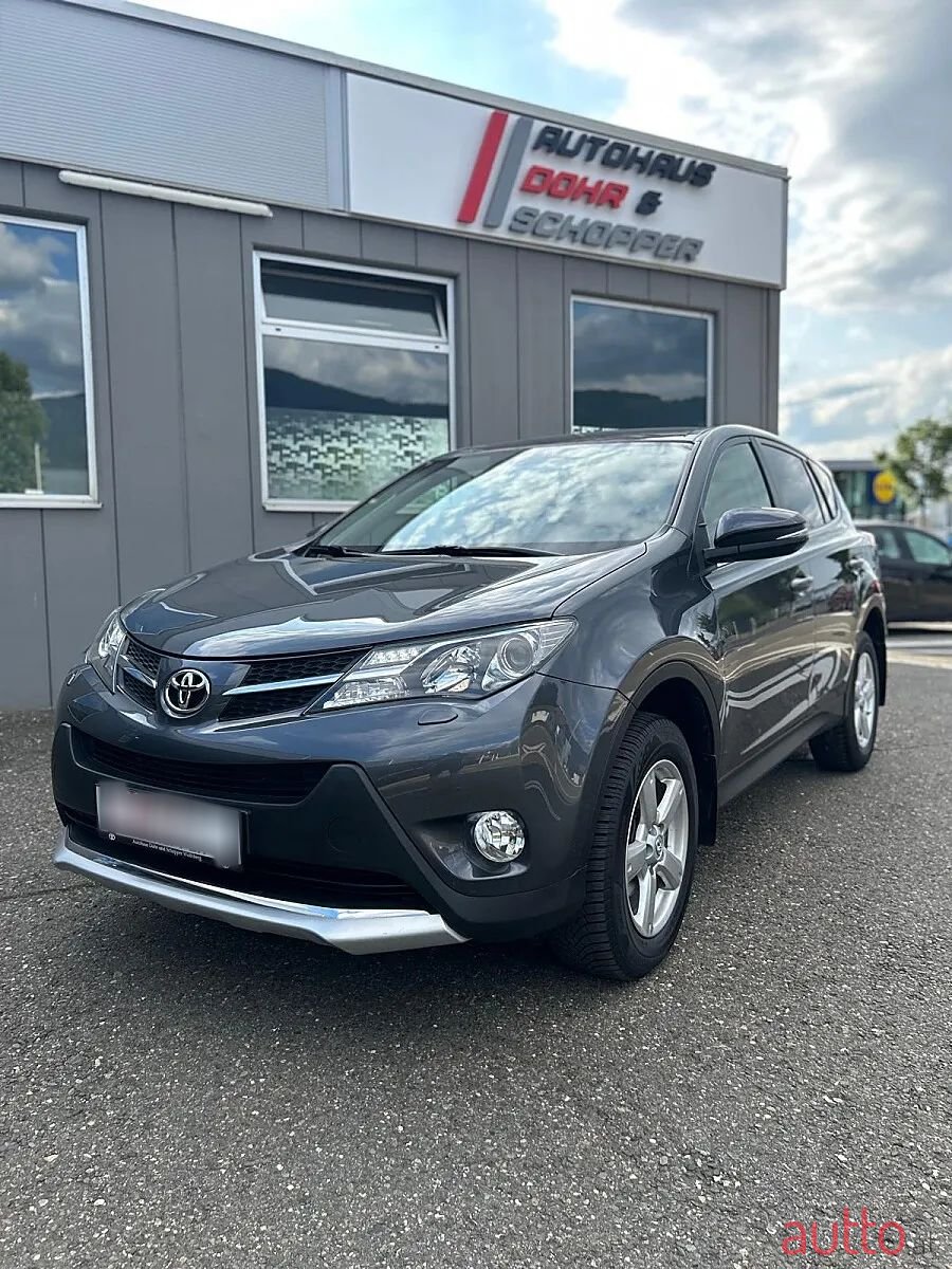 2015' Toyota RAV4 photo #1