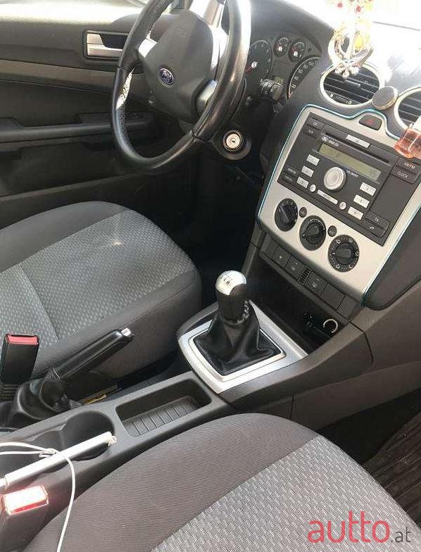 2006' Ford Focus photo #2