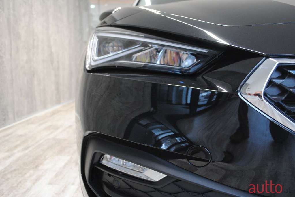 2022' SEAT Leon photo #6