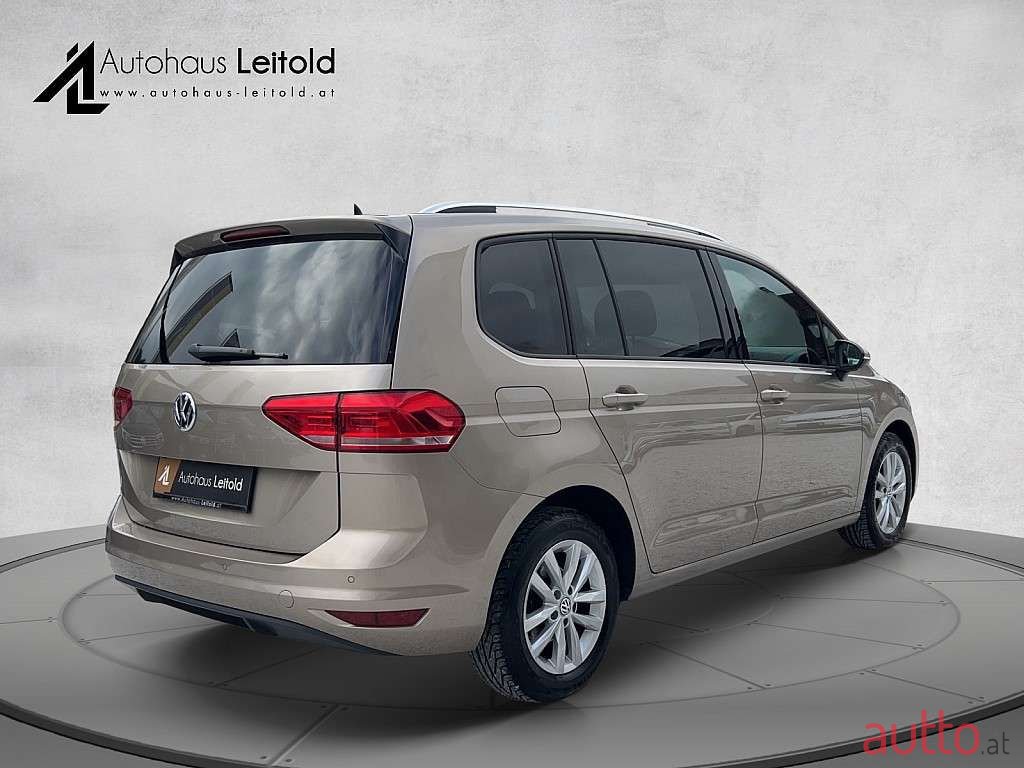 2019' Volkswagen Touran photo #6