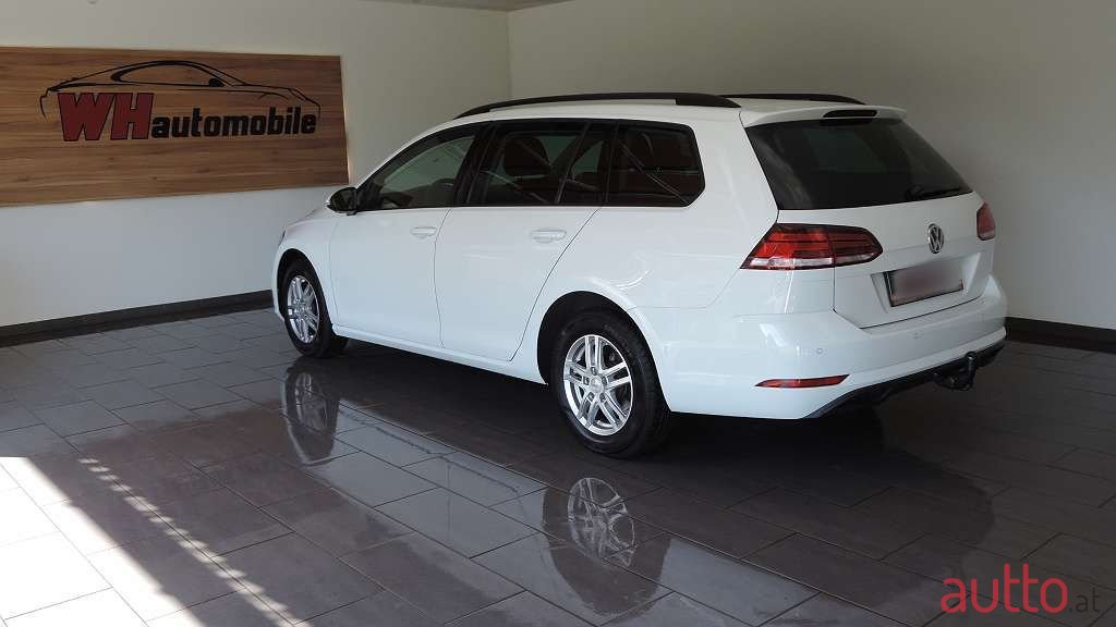 2019' Volkswagen Golf photo #4