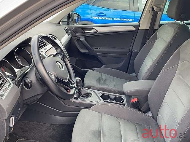 2019' Volkswagen Tiguan photo #6