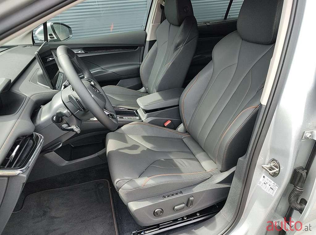 2023' Skoda Enyaq photo #6