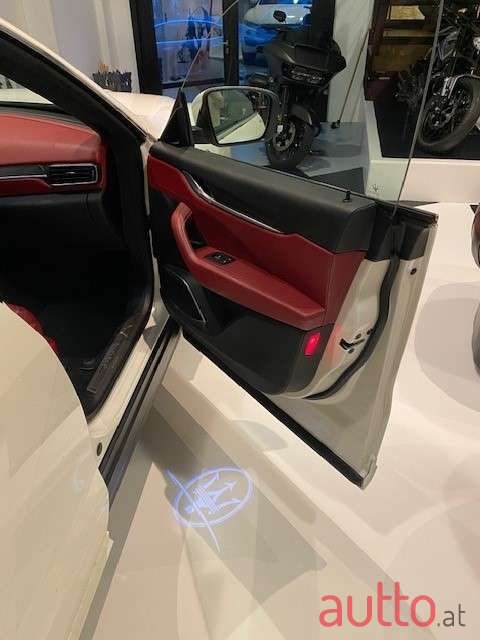 2017' Maserati Levante photo #6