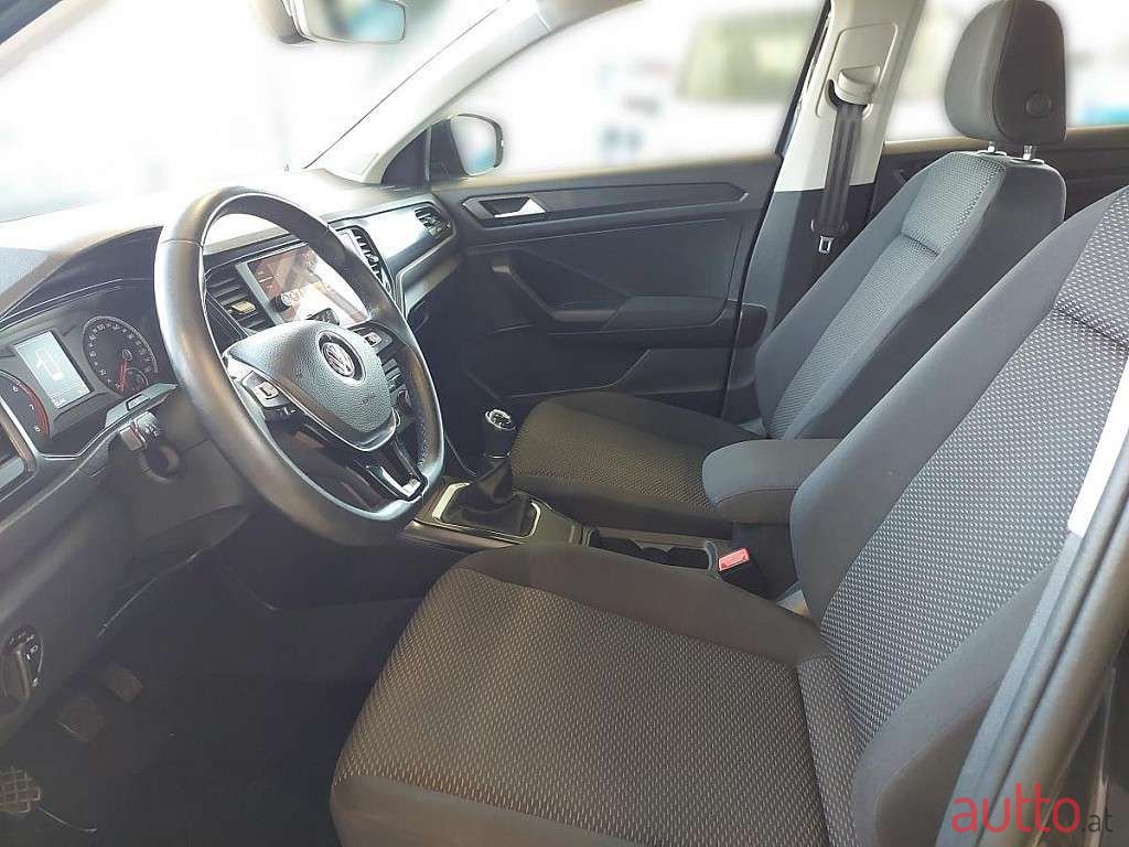 2018' Volkswagen T-Roc photo #6