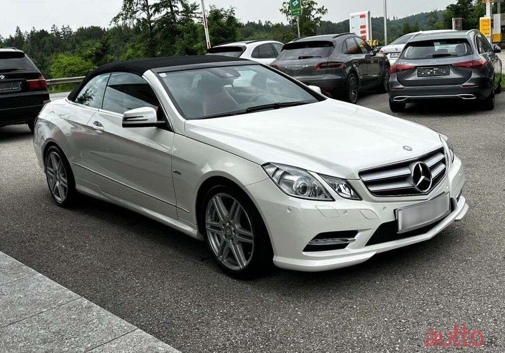 2012' Mercedes-Benz E-Klasse photo #2