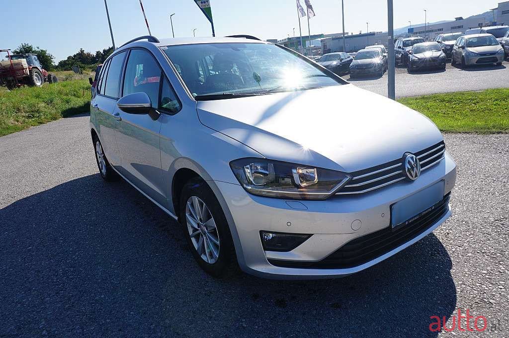 2015' Volkswagen Golf photo #3