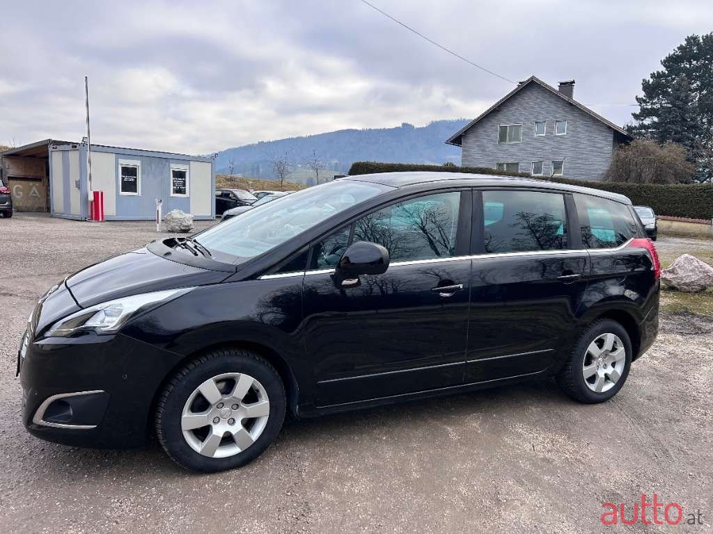 2015' Peugeot 5008 photo #3