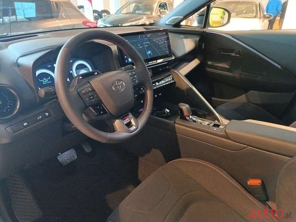 2024' Toyota C-HR photo #5