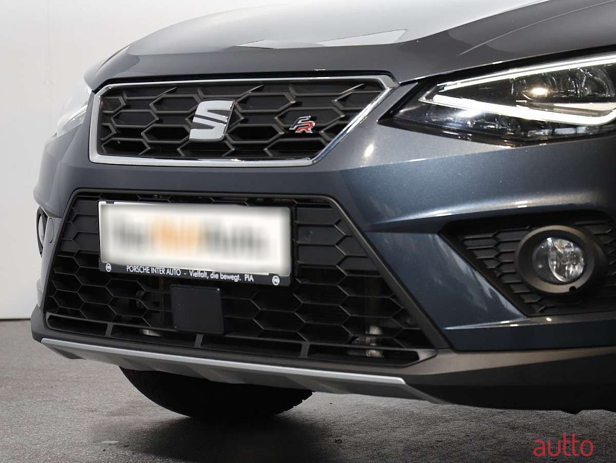 2020' SEAT Arona photo #5