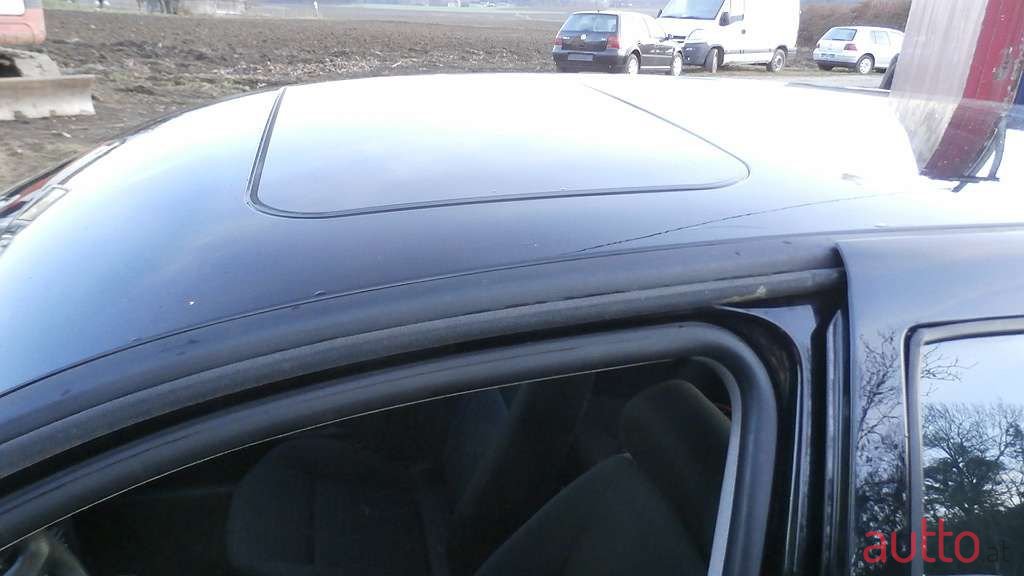 2001' Volkswagen Golf photo #6