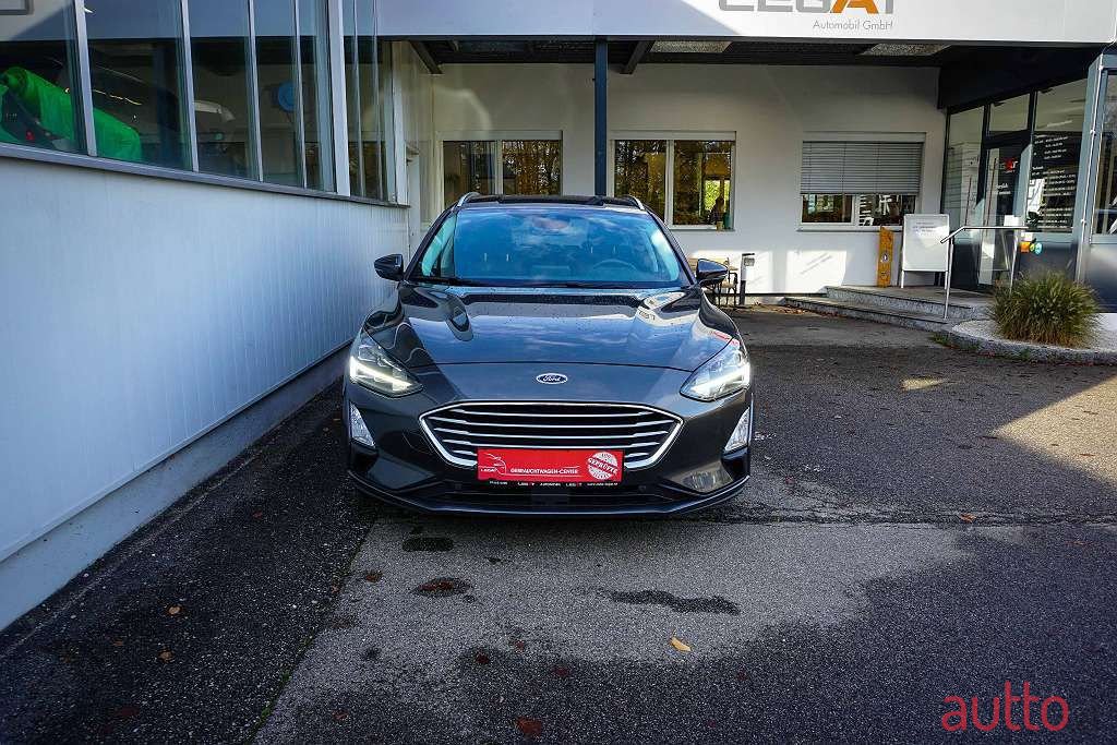 2020' Ford Focus photo #3