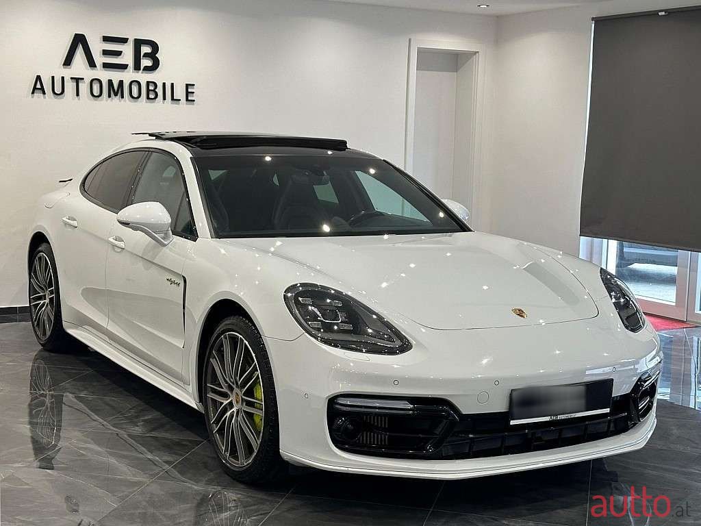 2018' Porsche Panamera photo #4